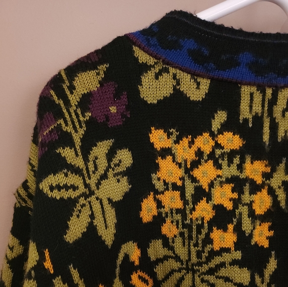 Vintage Nordic Style Floral Knit Sweater - Picture 5 of 16